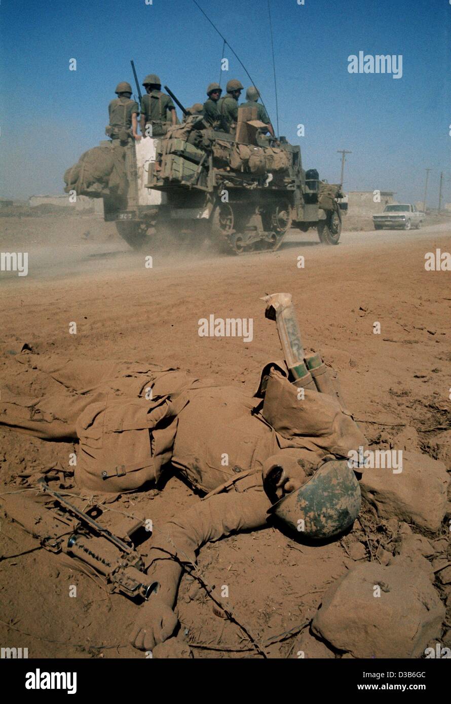 (dpa files) - An Israeli military vehicle drives past a fallen Syrian soldier on Syrian territory in the direction to Damaskus, during the 4th Israeli-Arab War in 1973. On 6 October 1973, the Jewish high holiday of Yom Kippur, Egypt and Syria attacked Israel. The goal was to win back lost Arab terri Stock Photo