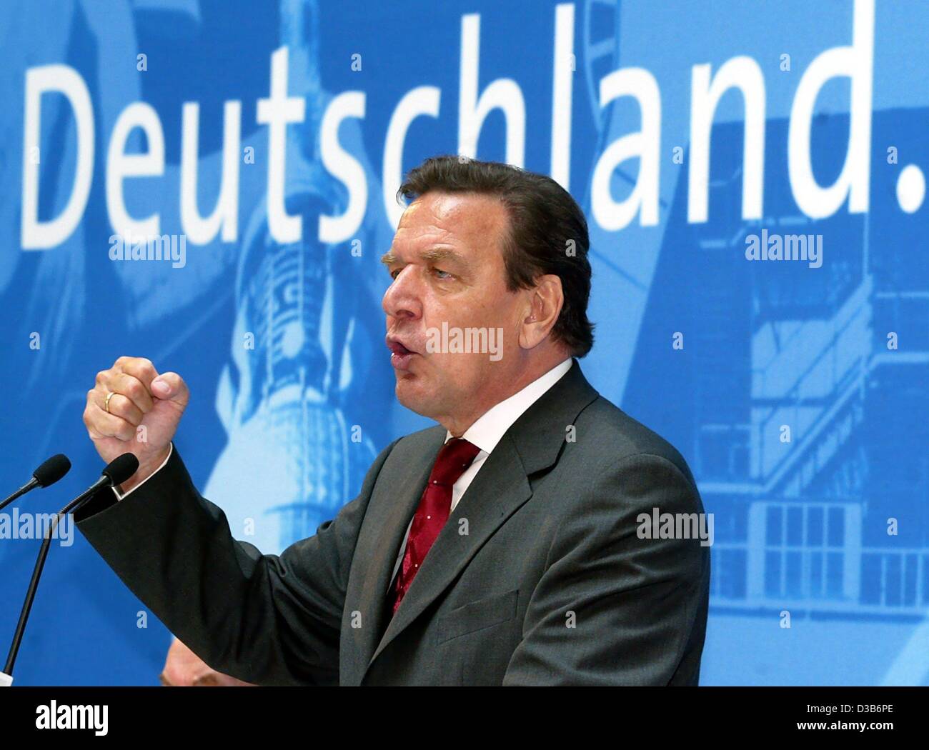 (dpa) - German Chancellor Gerhard Schroeder delivers a speech as he ...