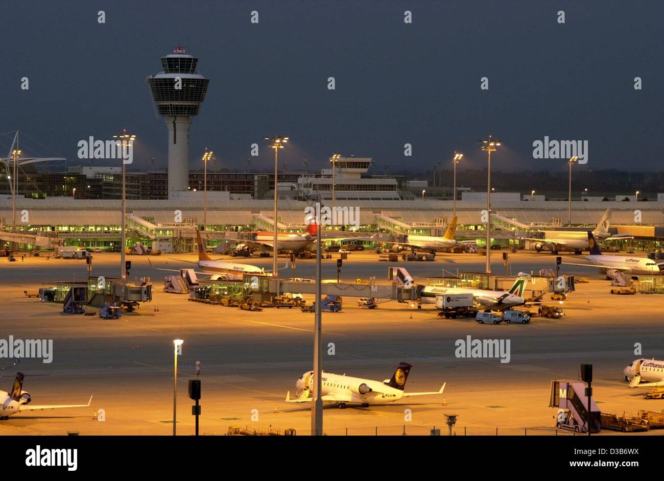 (dpa) - A view over Terminal 2 of the airport in Munich, 29 July 2002. Stock Photo