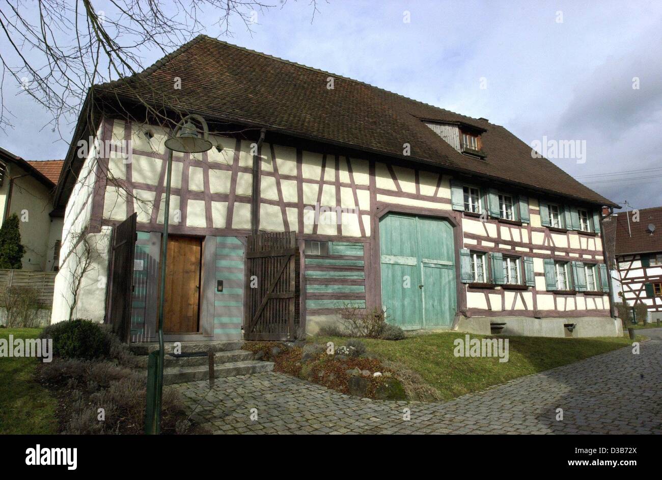 (dpa) - The so-called 'Hesse-House' in Gaienhofen near Lake Constance, Germany, pictured 10 February 2002. German author and Nobel Prize laureate Hermann Hesse and his family lived in the village from 1904 till 1912, spending three years in this house. The half-timbered house was turned into a publi Stock Photo