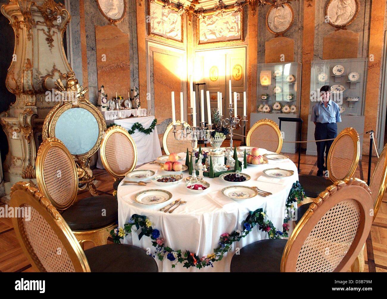 (dpa) - A view over the georgous dining room in Rheinsberg Castle, Germany, 2 August 2002. Stock Photo