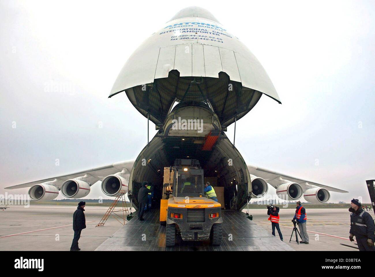 (dpa) - The world's largest cargo airplane, the Russian Antonov An 225, is loaded at the airport in Frankfurt Hahn, Germany, 8 December 2002. The plane can carry freights of up to 640 tons. There is only one plane of the type Antonov An 225 worldwide. Stock Photo