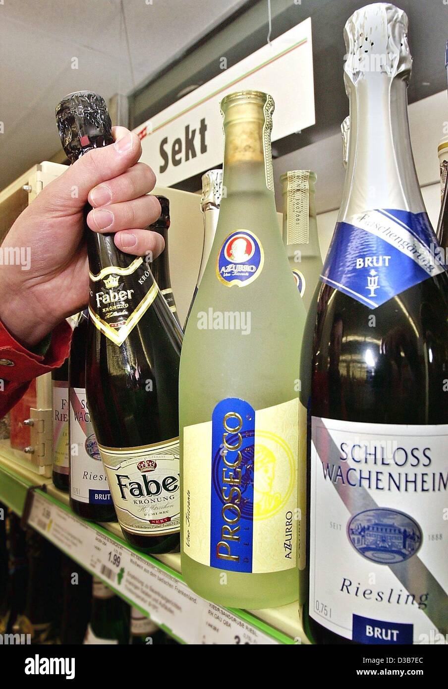 Dpa A Customer Grabs A Bottle Of Faber Sekt A Sparkling Wine Stock Photo Alamy