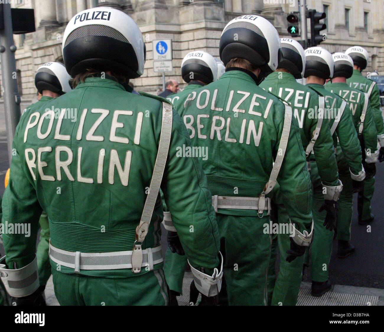 (dpa) - Members of the motor-bike squad of Berlin's police walk in line in Berlin, 18 December 2002. Before, 100 new police cars were handed over at the Brandenburg Gate. The BMW police-cars with diesel-engines have been leased for two years and are going to enrich the rolling stock. Whereas the pol Stock Photo