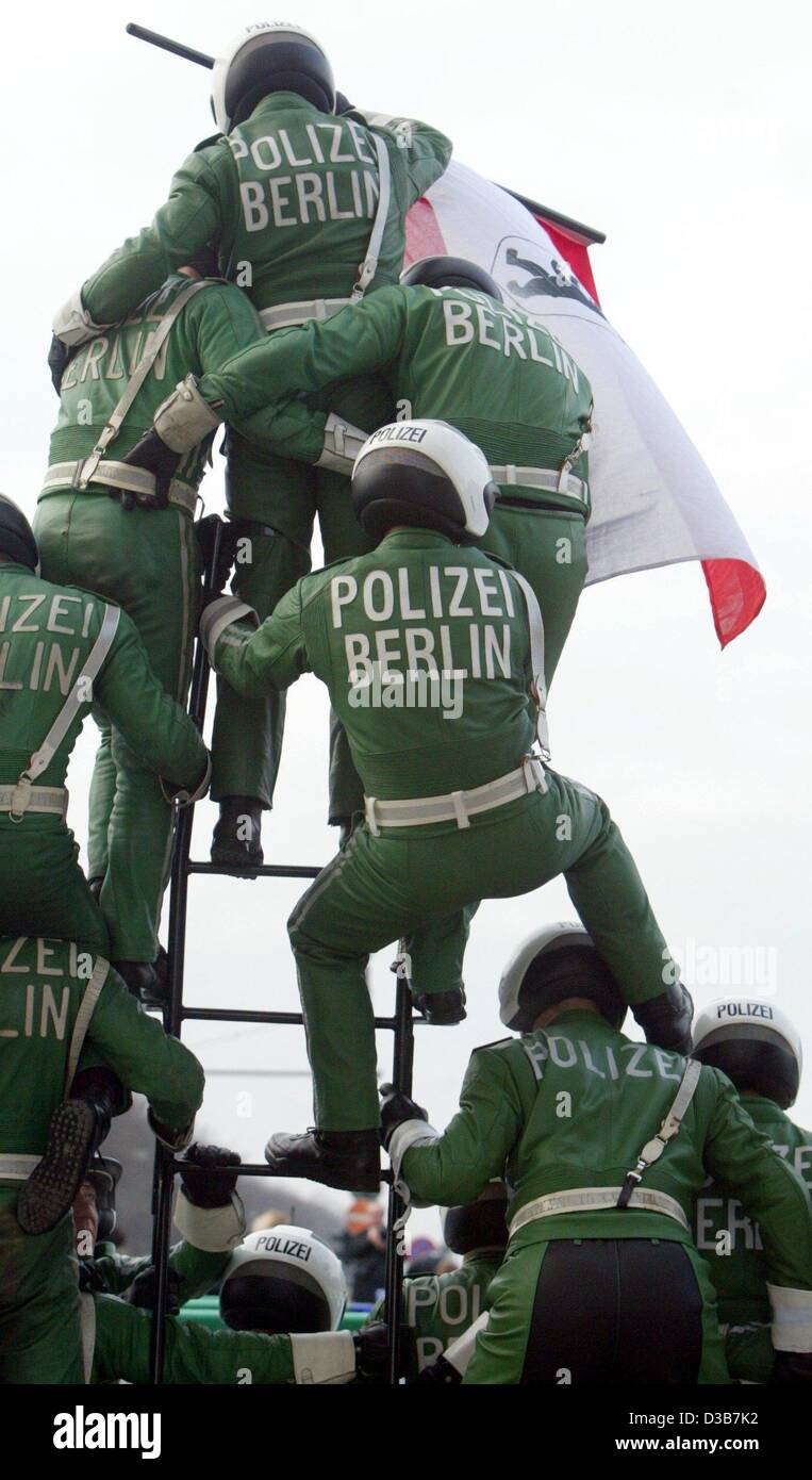 (dpa) - Members of the motor-bike sports squad of Berlin's police form a pyramid in Berlin, 18 December 2002. Before, 100 new police-cars were handed over to the police at the Brandenburg Gate. The BMW police-cars with diesel-engines have been leased for two years and are going to enrich the rolling Stock Photo