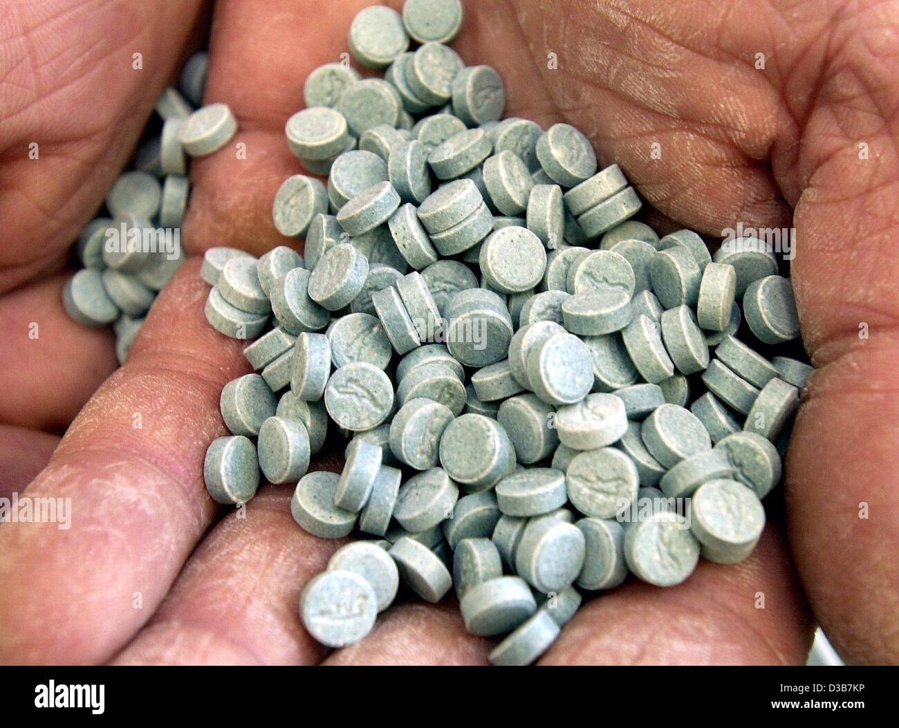 (dpa) - A handful of ecstasy pills, Hamburg, 10 December 2002. The hands belong to a member of the drug department of the Hamburg police, who discovered an international ring of smugglers of the 'party drug' together with customs officers. Eighteen suspects were arrested and about 6.6 million pills  Stock Photo