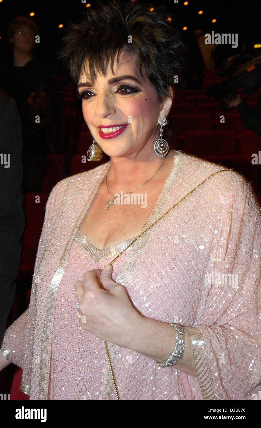 The American actress Liza Minelli beams after she saw the first night ...