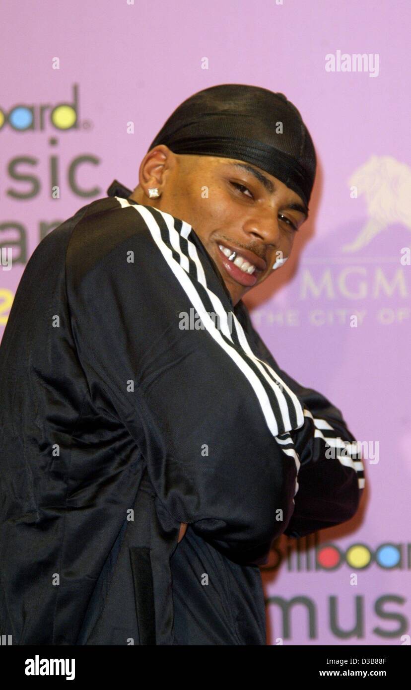 The rap star Nelly poses for the cameras after the 'Billboard Awards' ceremony in Las Vegas on 9 December 2002. Stock Photo