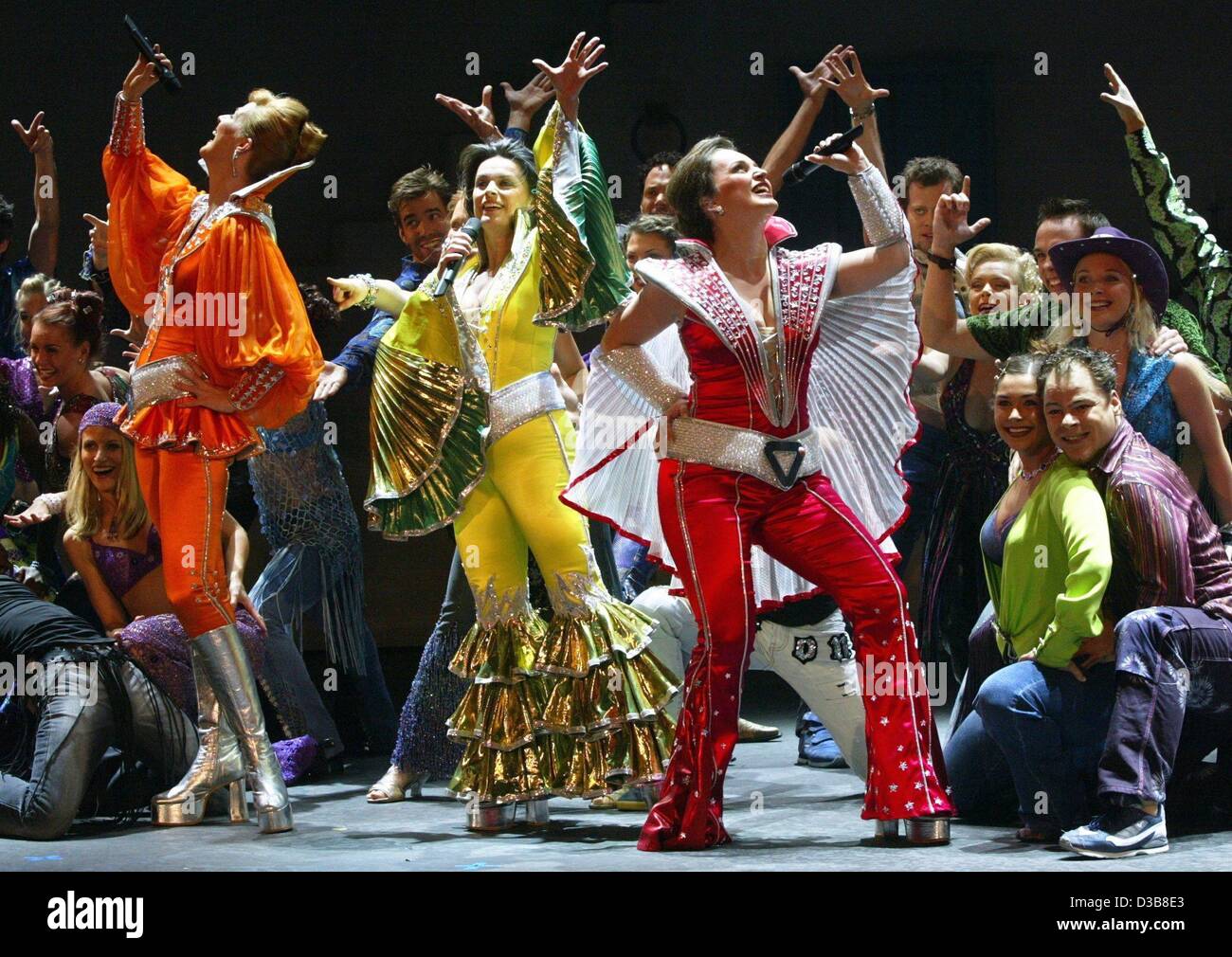 dpa) - Dancers and singers of the ABBA musical 'Mamma Mia' perform Stock  Photo - Alamy