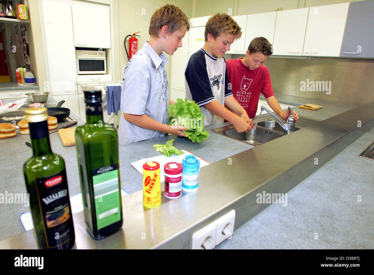 View of Cooking lesson germany hi-res stock photography and images - Alamy