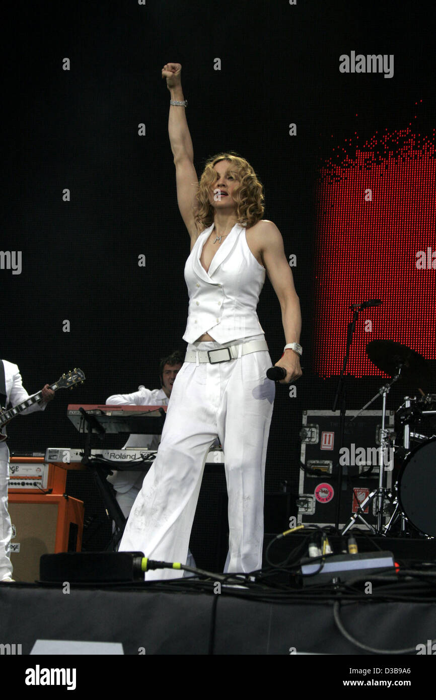(dpa) - US pop singer Madonna performs during the Live 8 Concert at Hyde Park in London, UK,  02 July 2005. Nine further Live 8 Concerts took place simultaneously in cities worldwide including Paris, Berlin, Philadelphia and Rome. The event was intended to call attention to world poverty ahead of th Stock Photo
