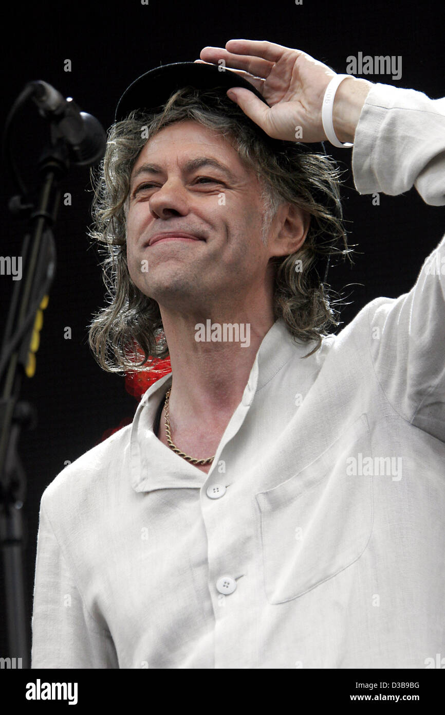 (dpa) - Organiser Bob Geldof smiles as he appears on stage at the Live 8 concert in Hyde Park, London, Saturday 02 July 2005. Stock Photo