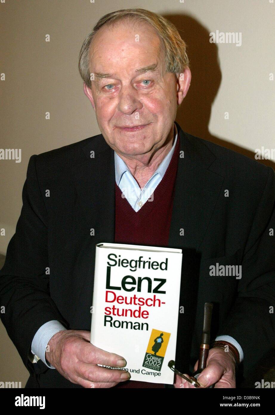 (dpa) - German author Siegfried Lenz poses with a copy of his novel 'Deutschstunde' ('The German Lesson') during a press conference in Munich, 6 November 2002. In the evening Lenz will be awarded the International Book Prize Corine 2002 for 'Deutschstunde'. This year's Prize is awarded to eight inte Stock Photo