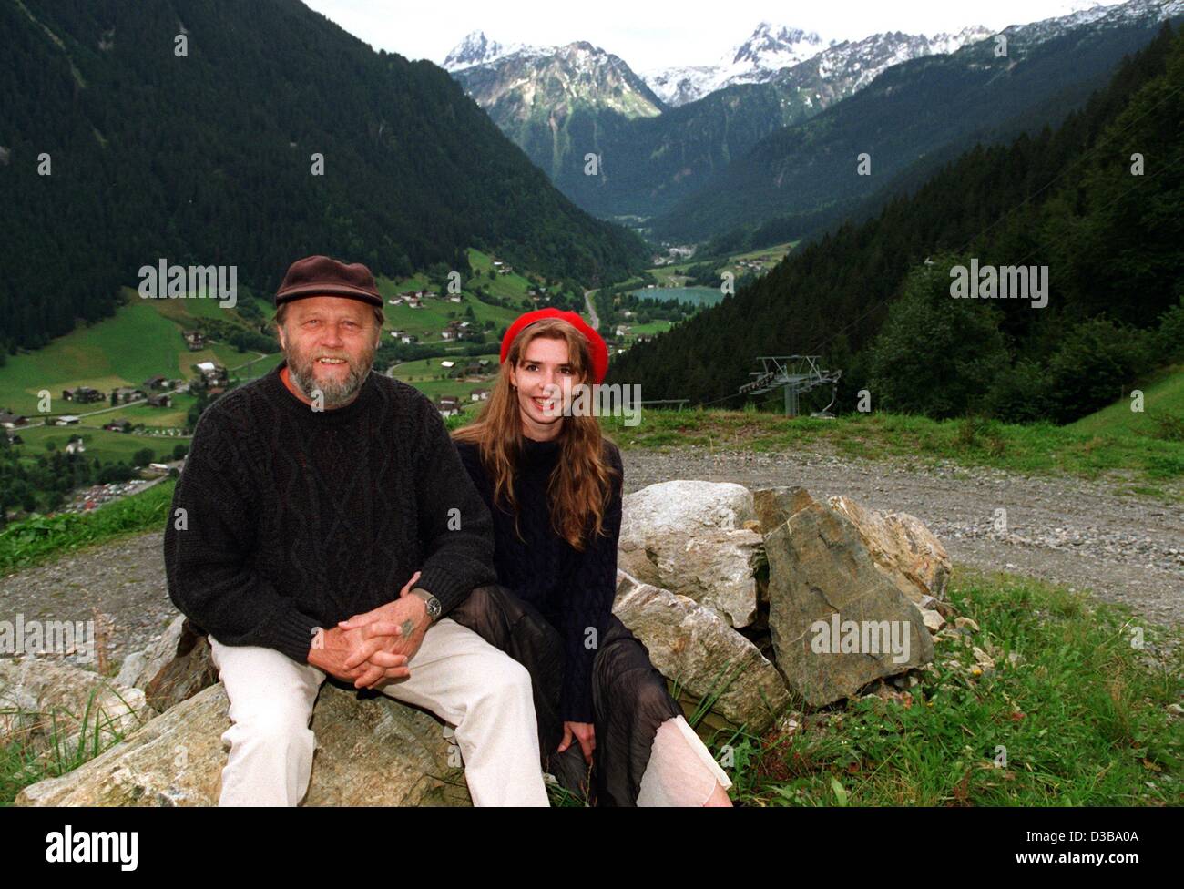(dpa files) - German film director Joseph Vilsmaier and his wife, actress Dana Vavrova, pose in front of a mountain scene in Gaschurn, Austria, 10 September 1995. The couple came to Gaschurn for the premiere of their film 'Schlafes Bruder' (Brother of Sleep'), which was directed by Vilsmaier and sta Stock Photo