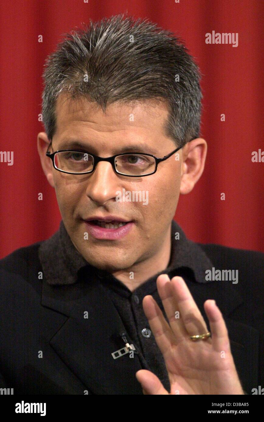 (dpa) - The controversial US political scientist Daniel Jonah Goldhagen criticises the archbishopric Munich for the lawsuit against his book 'A Moral Reckoning: The Role of the Catholic Church in the Holocaust and Its Unfulfilled Duty of Repair' in Mainz, Germany, 10 October 2002. The distribution o Stock Photo