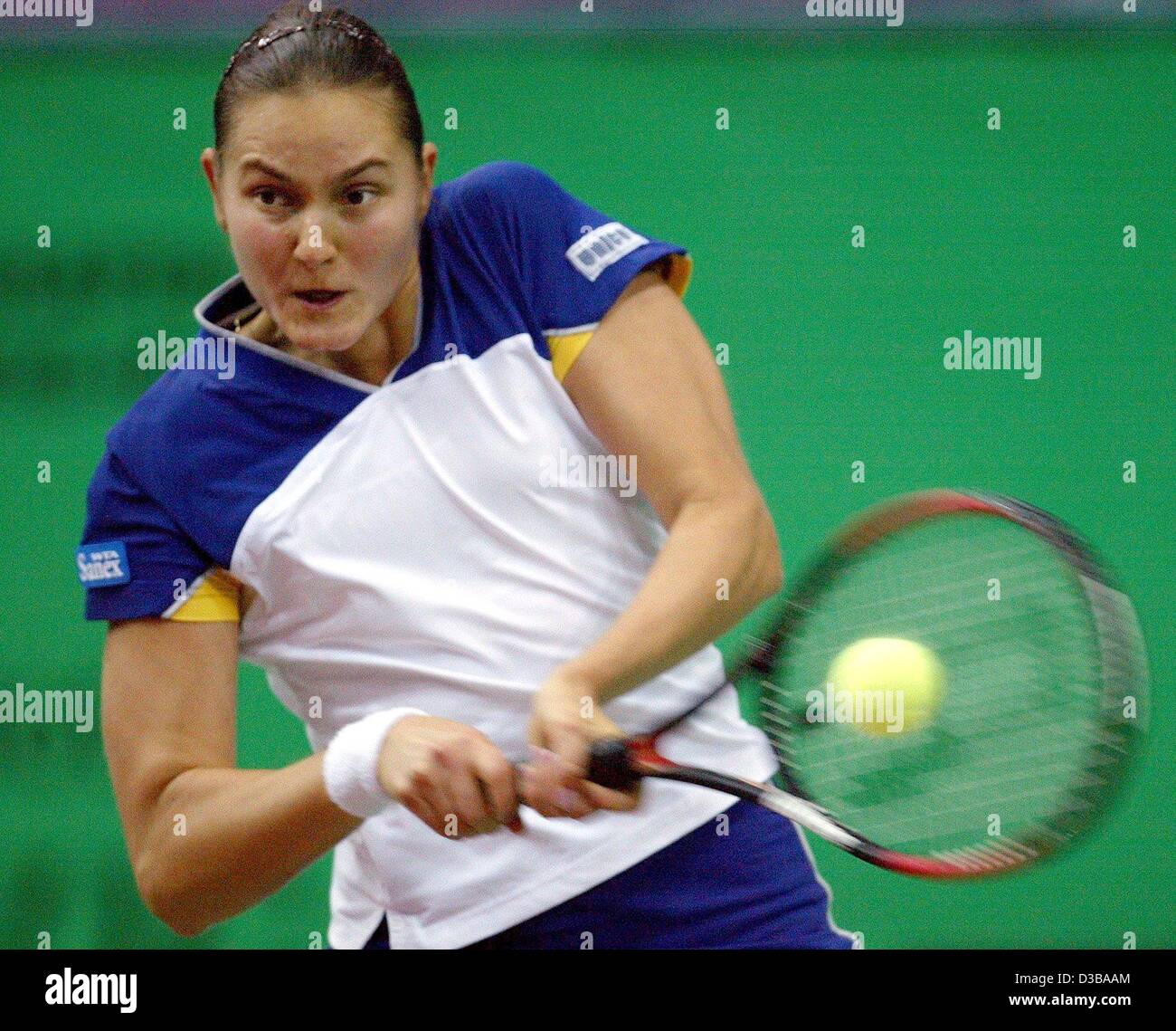 (dpa) Russia's Nadia Petrova plays a twohanded backhand during a