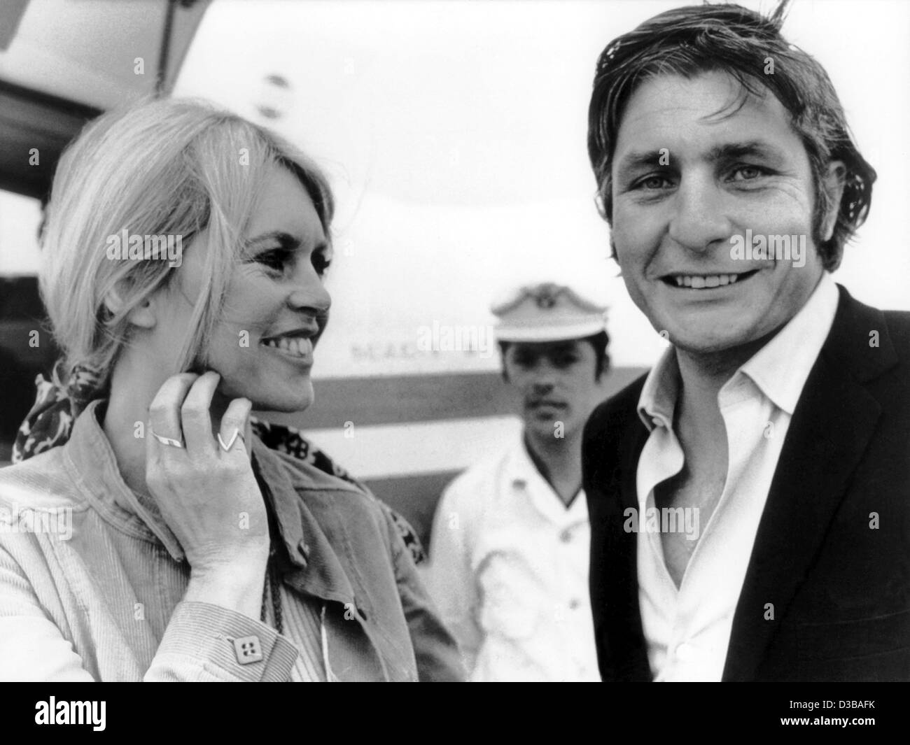 (dpa files) - The Swiss industrial heir, playboy and photographer Gunter Sachs accompanies his then wife Brigitte Bardot at the airport in Marbella, Spain, 10 April 1968. The great grand son of Adam Opel will celebrate his 70th birthday on 14.11.2002.  In the 60's Sachs created a sensation as a play Stock Photo