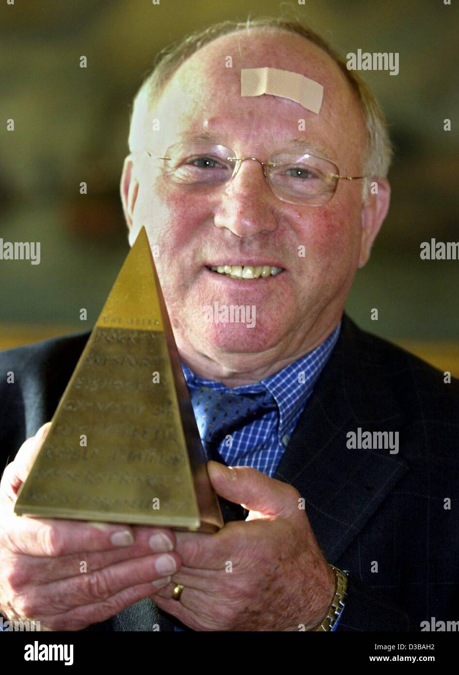 Sports spo soccer celebrities award pyramid smiling plaster germany hi