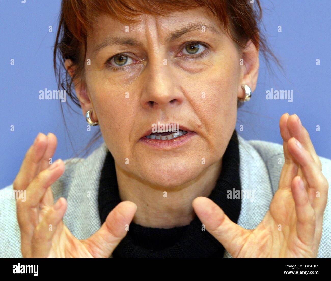 (dpa) - German Education Minister Edelgard Bulmahn of the Social Democratic Party SPD speaks in during a press conference in Berlin, 16 January 2002. Bulmahn has been serving as Education Minister since 1998 and is to continue her work in the new parliamentary term. Stock Photo