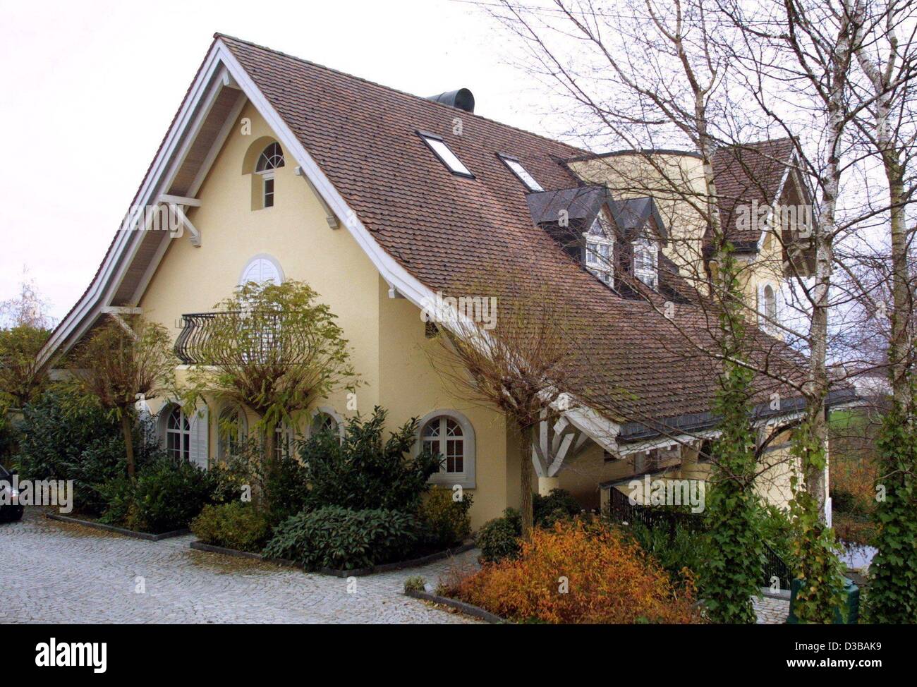(dpa) - A view of the future home of German cyclist Jan Ullrich in Scherzingen, Switzerland, 20 November 2002. Before Christmas Ullrich and his girlfriend Gaby Weiss are going to move in. Ullrich stressed that the move however was not motivated by fiscal reasons and that he had no tax advantages in  Stock Photo