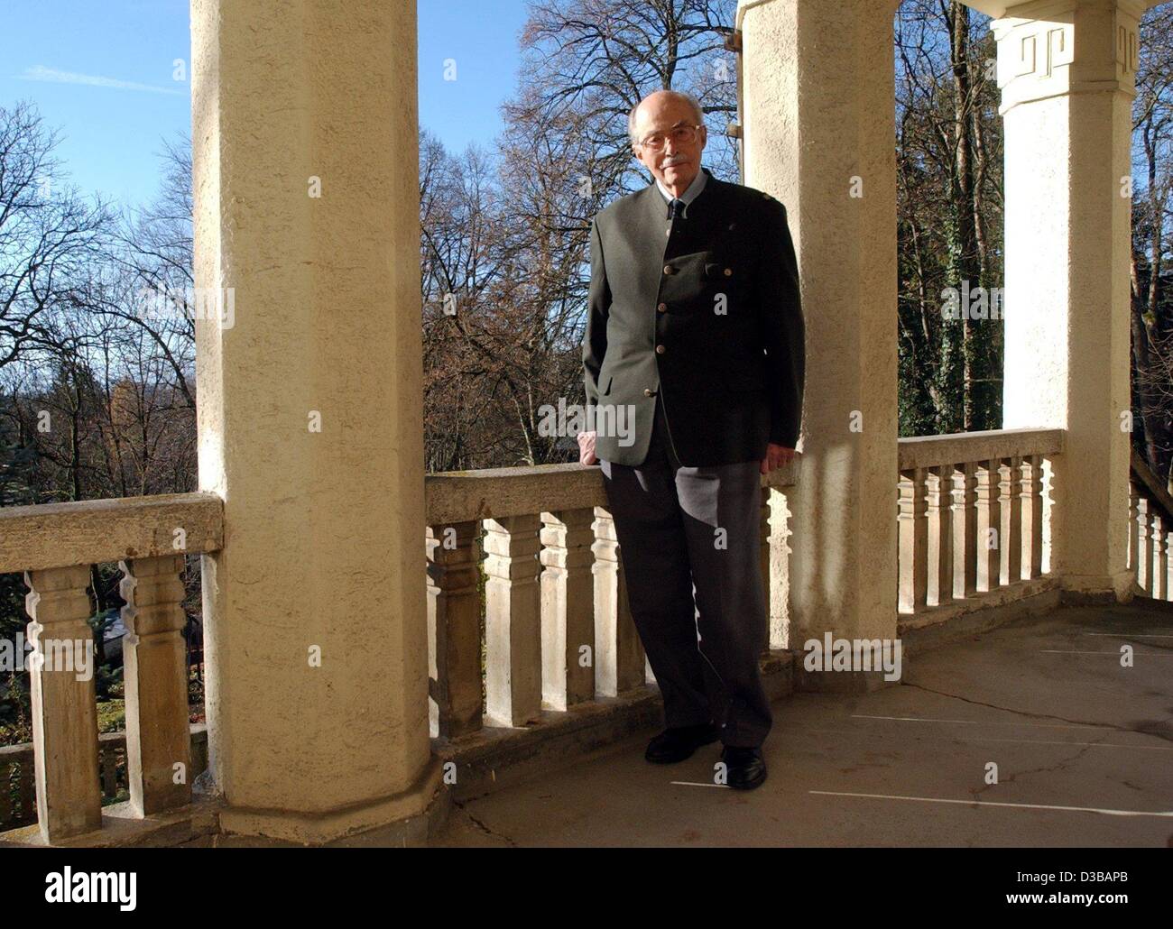 (dpa) - Otto von Habsburg poses on the patio of his villa in Poecking, Bavaria, 13 November 2002. The oldest son of the last emperor of Austria celebrates his 90th birthday on 20 November 2002. Until his official waiver in 1961 he was the aspirant to the throne of the Austrian emperor and Hungarian  Stock Photo