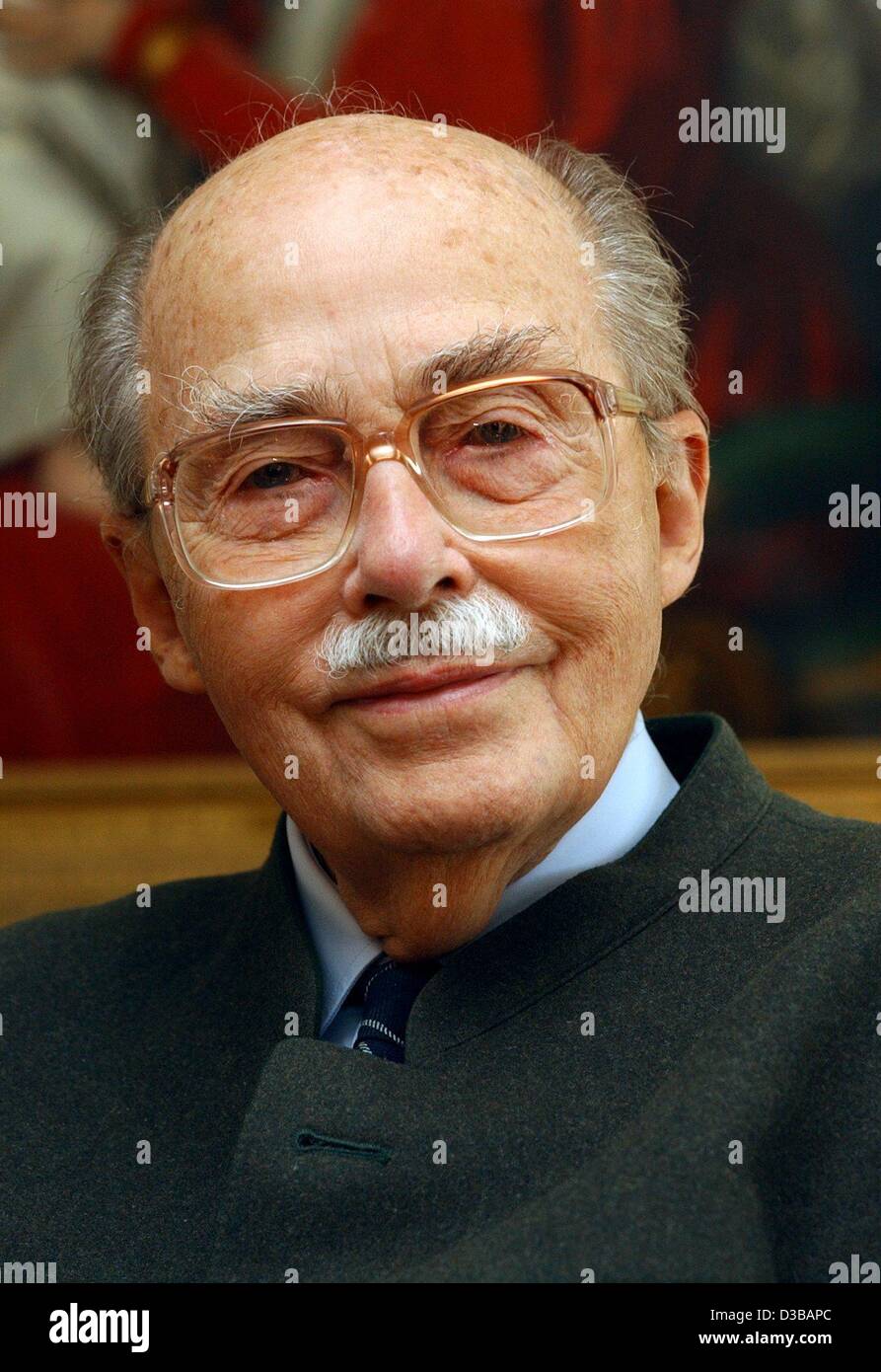 (dpa) - Otto von Habsburg, pictured in his villa in Poecking, Bavaria, 13 November 2002. The oldest son of the last emperor of Austria celebrates his 90th birthday on 20 November 2002. Until his official waiver in 1961 he was the aspirant to the throne of the Austrian emperor and Hungarian king alth Stock Photo