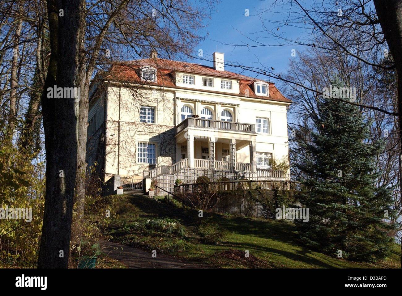 (dpa) This villa in Poecking, Bavaria, is the home of Otto von Habsburg, 13 November 2002. The