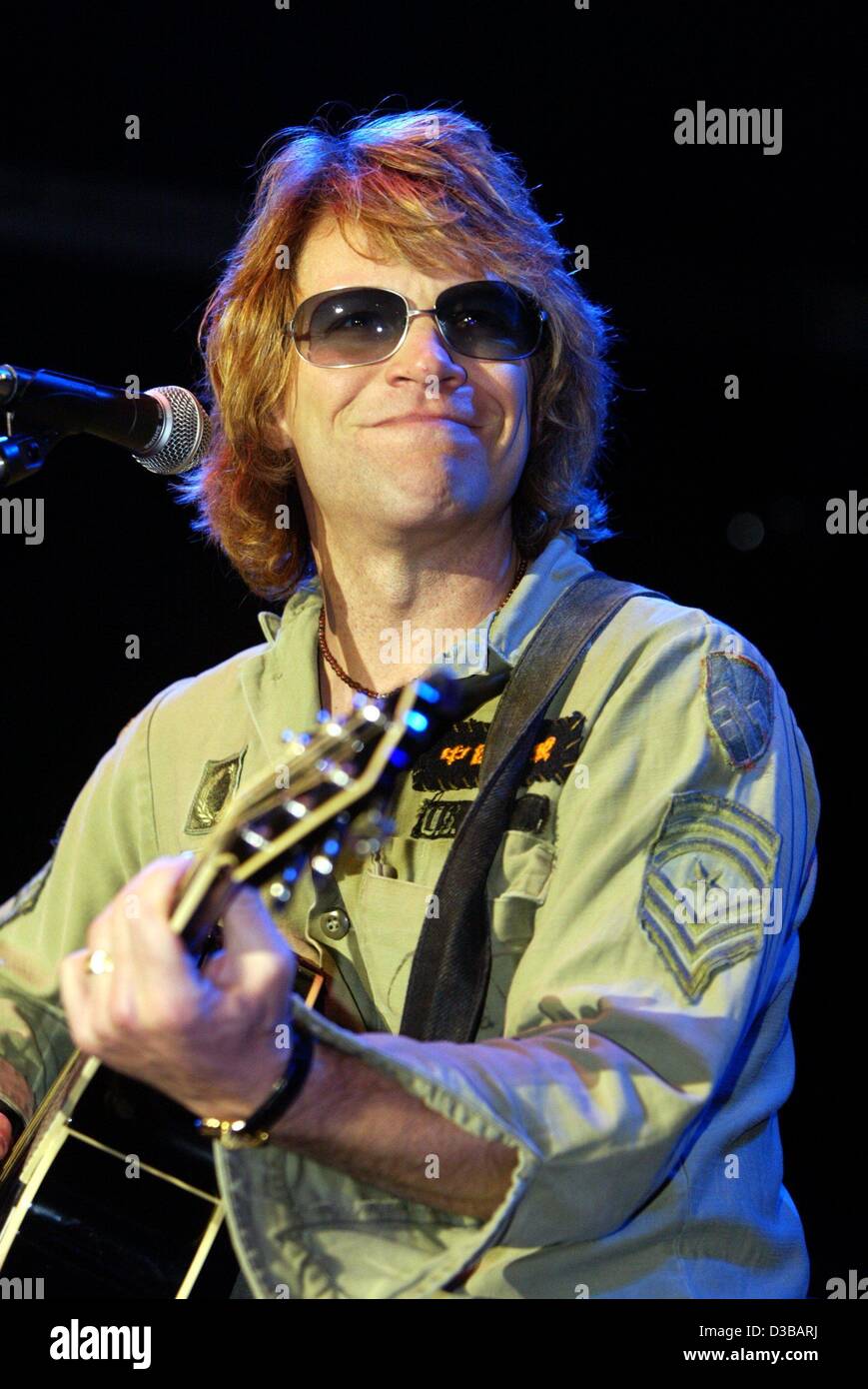 (dpa) - Rockstar Jon Bon Jovi, pictured during a concert with his band in Barcelona, 12 November 2002. Stock Photo