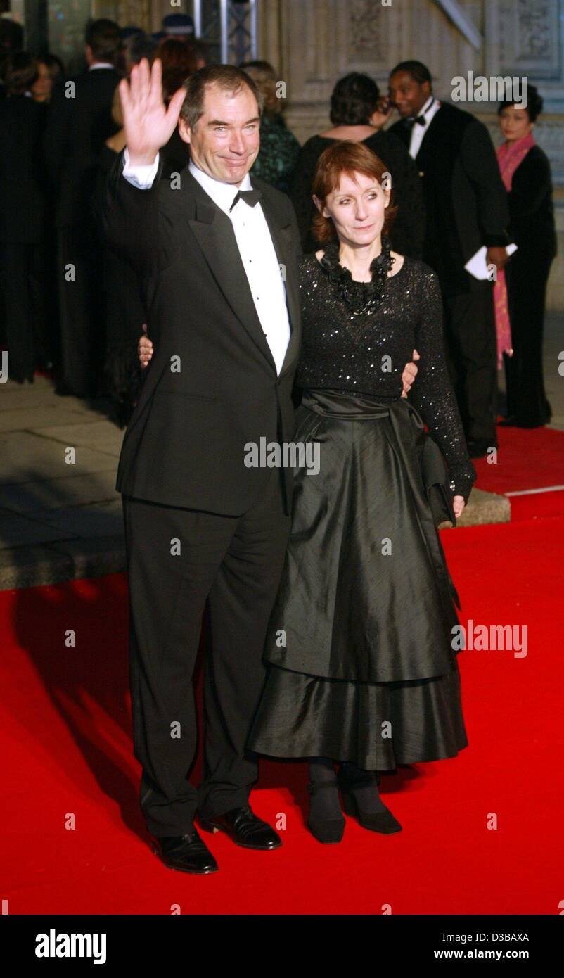 (dpa) - The former James Bond, Timothy Dalton, arrives at the world premiere of the new Bond movie 'Die Another Day' in London, 18 November 2002. The premiere took part in the Royal Albert Hall and was attended by an array of stars and the Queen. Stock Photo