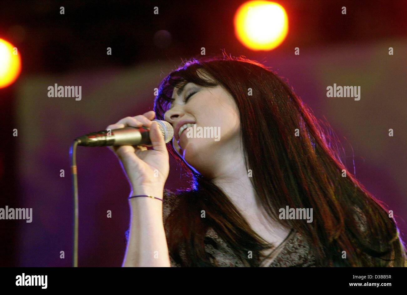 Vanessa amorosi 2002 hi-res stock photography and images - Alamy