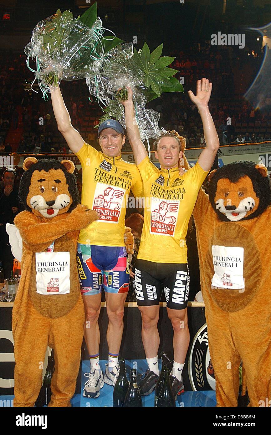 (dpa) - The winners of the 39th Six Days of Munich race, Australian cyclist Scott McGrory (C left) and his Belgian partner Matthew Gilmore (C right), both of the team Mapei, wave during the award ceremony in Munich, 12 November 2002. Stock Photo