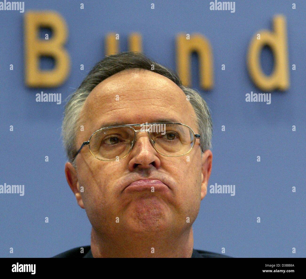(dpa) - German Finance Minister Hans Eichel (SPD) is pulling down the corners of his mouth during a press conference on the tax estimation for 2002 and 2003, Berlin, 13 November 2002. Tax failure is expected to be 37 billion euros, stated the Tax Estimation Commission. Germany will exceed the 3 perc Stock Photo