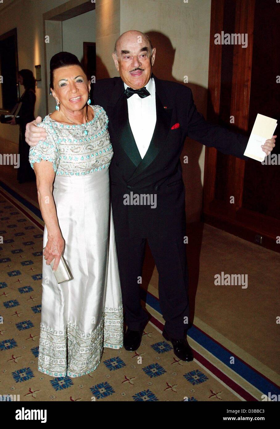 (dpa) - German film producer Artur Brauner and his wife Maria arrive at a charity gala of the international Mentor Foundation in Berlin, 12 October 2002. Stock Photo