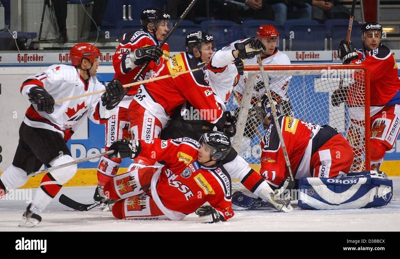 Sports spo ice_hockey crowd kneeling goal germany hires stock