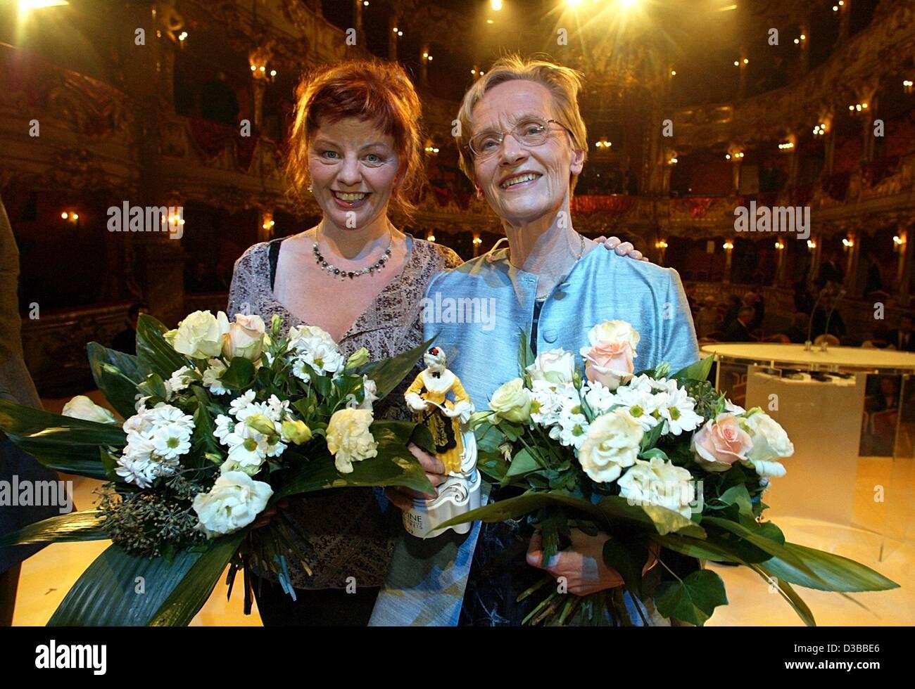 (dpa) - Actress Inger Nilsson, who played Pippi Longstockings (Pippi Langstrump) in the 1970s TV movies, and Karin Nyman, daughter of Swedish author Astrid Lindgren, pose with flowers in their hands at an award ceremony in Munich, 6 November 2002. Astrid Lindgren, who died on 28 January at the age o Stock Photo