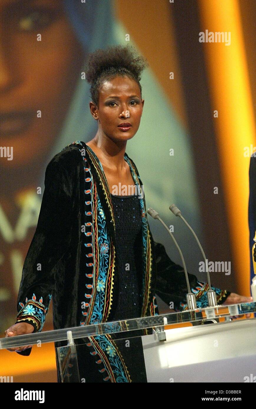 (dpa) - Former top model Waris Dirie from Somalia, pictured at an award show in Munich, 6 November 2002. Waris Dirie was awarded the International Book Prize Corine 2002 for her autobiography 'Desert Flower: The Extraordinary Journey of a Desert Nomad'. Waris Dirie is a UN ambassador and fights agai Stock Photo