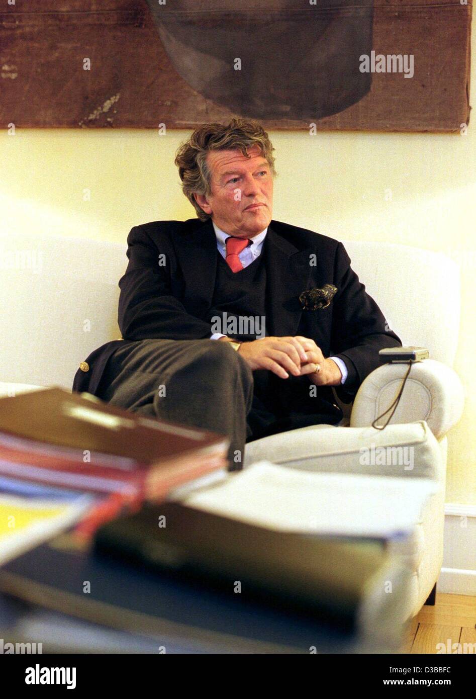 (dpa) - Wendelin von Boch-Galhau, CEO of the German porcelain and ceramics producer Villeroy & Boch, pictured in his office in the Old Abbey of Mettlach, 15 October 2002. Besides the industrial company Boch and his wife also manage the 'Linslerhof' which comprises a hotel, a hunting school and a far Stock Photo
