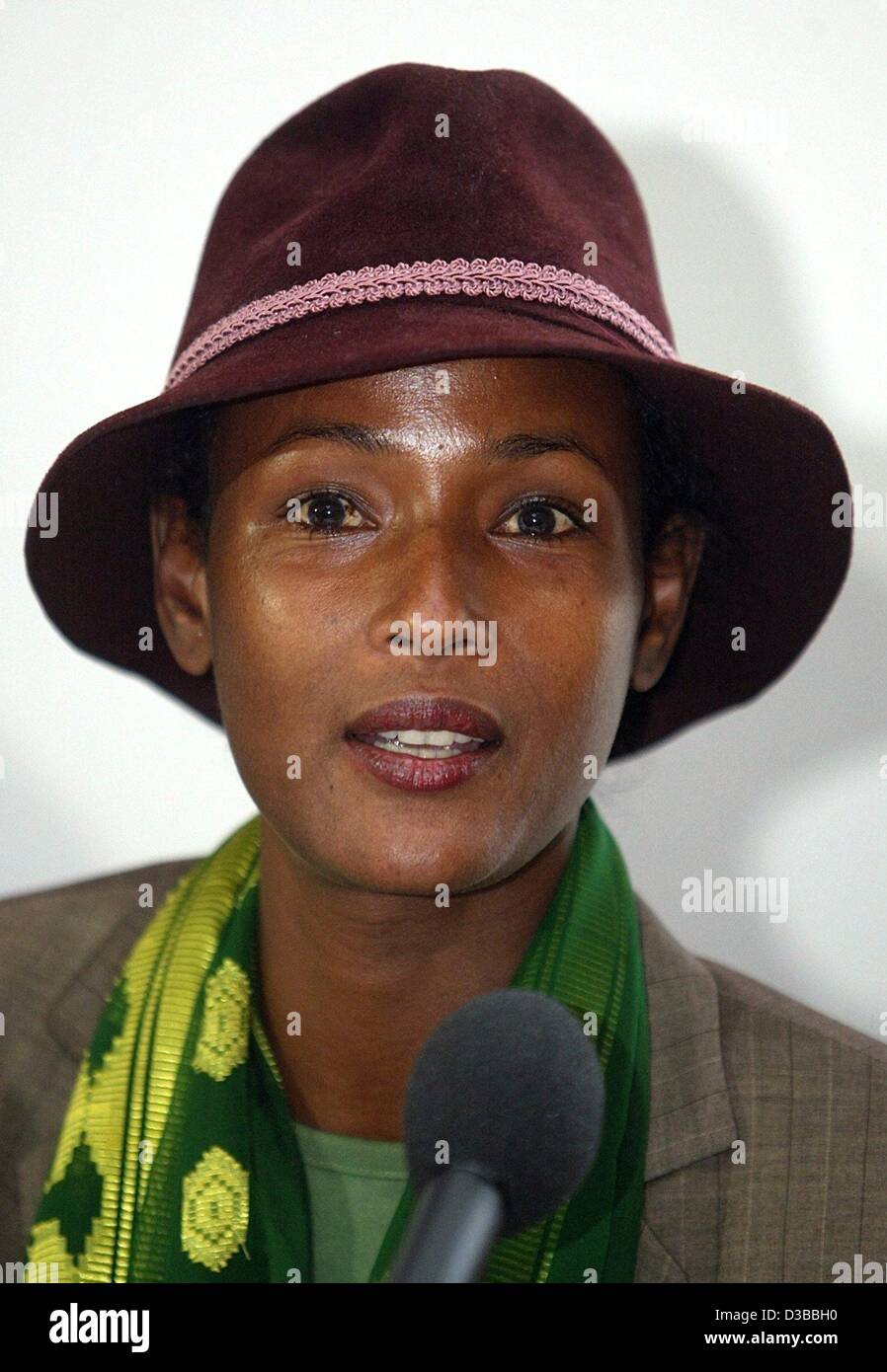 (dpa) - The former top model Waris Dirie from Somalia, pictured at a press conference in Munich, 6 November 2002. In the evening Waris Dirie will be awarded the International Book Prize Corine 2002 for her autobiography 'Desert Flower: The Extraordinary Journey of a Desert Nomad'. This year's Prize  Stock Photo