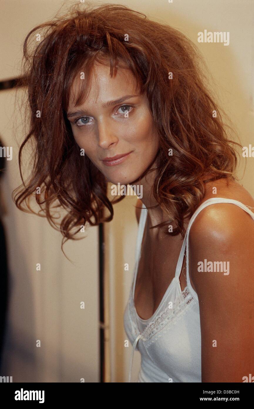 Backstage Milan Spring Summer Prada Model Carmen Kass long stright blonde  hair brown roots, pale pinkmatt lipstick, looking to Stock Photo - Alamy