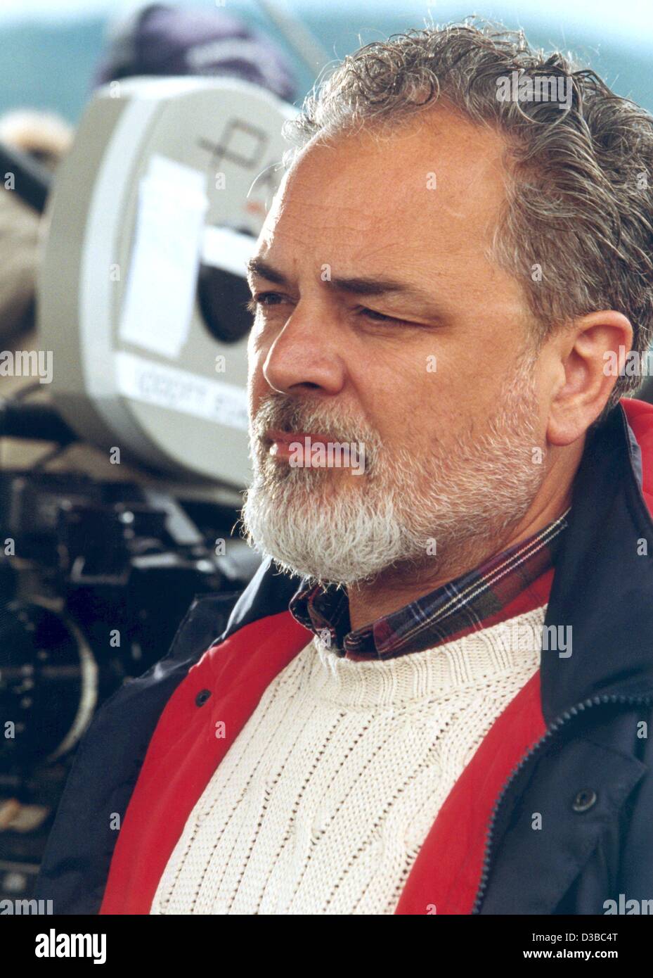 (dpa files) - German film director Uli Edel pictured on the movie set of the US-German co-production 'The Mists of Avalon' in Tocnik, West Bohemia/Czechia, 24 July 2000. Edel came to international fame with his movies 'Christiane F. - Wir Kinder vom Bahnhof Zoo' ('We Children from Bahnhof Zoo', 1981 Stock Photo