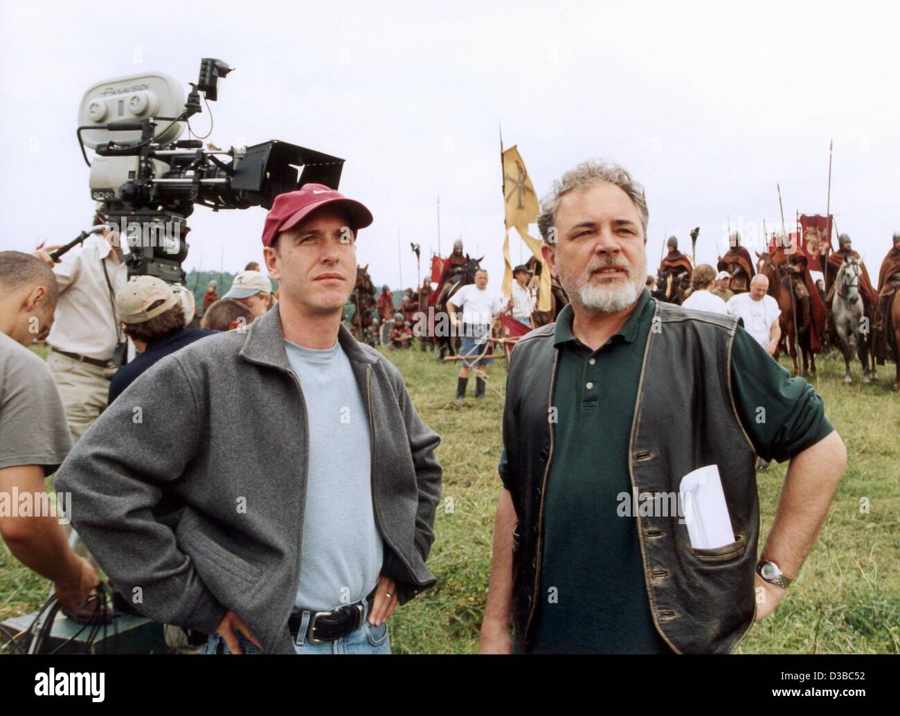 (dpa files) - German film director Uli Edel (R) and Producer Mark Wolper are surrounded by knights on the movie set of the US-German co-production 'The Mists of Avalon' in Tocnik, West Bohemia/Czechia, 24 July 2000. Edel came to international fame with his movies 'Christiane F. - Wir Kinder vom Bahn Stock Photo