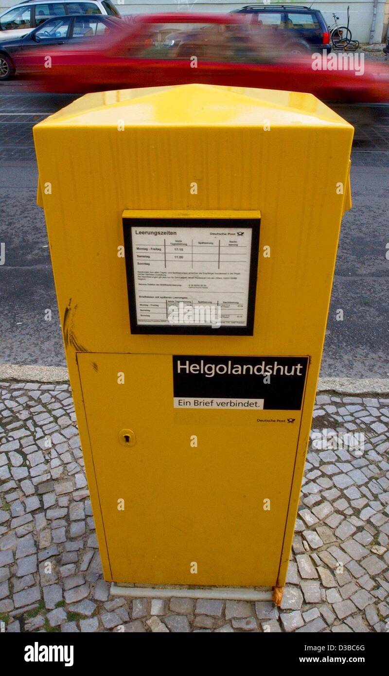 (dpa) - A letter box of the Deutsche Post AG, pictured in Potsdam, Germany, 28 October 2002. By closing down about 1,000 post offices and agencies and removing thousands of letter boxes the company wants to cut cost and stop the sinking share prices. Deutsche Post empoys 224,000 people in Germany, 1 Stock Photo
