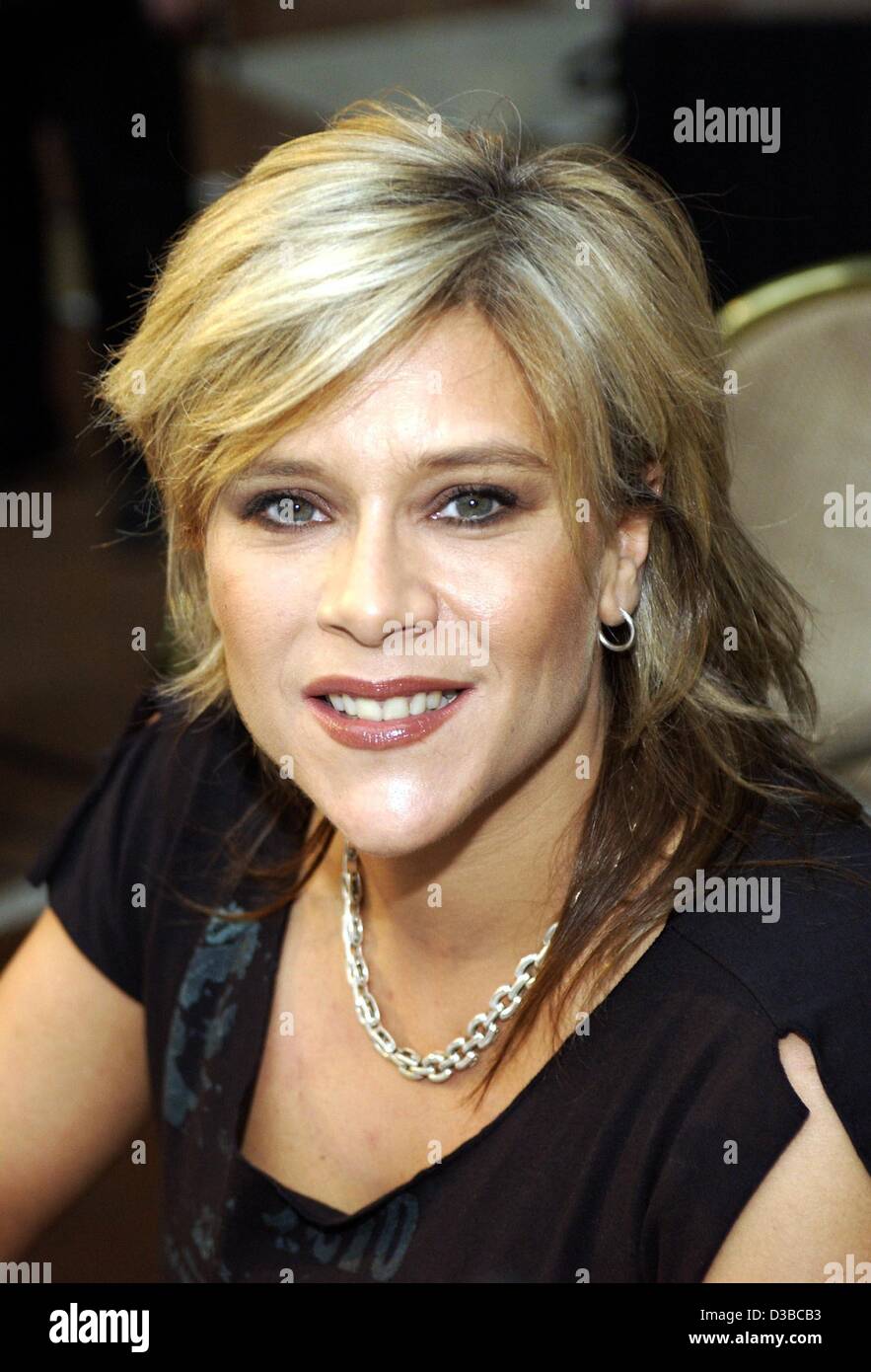 (dpa) - British pop singer Samantha Fox ('Let Me Be Free', 'Touch Me'), pictured in Cologne, Germany, 25 October 2002. Stock Photo