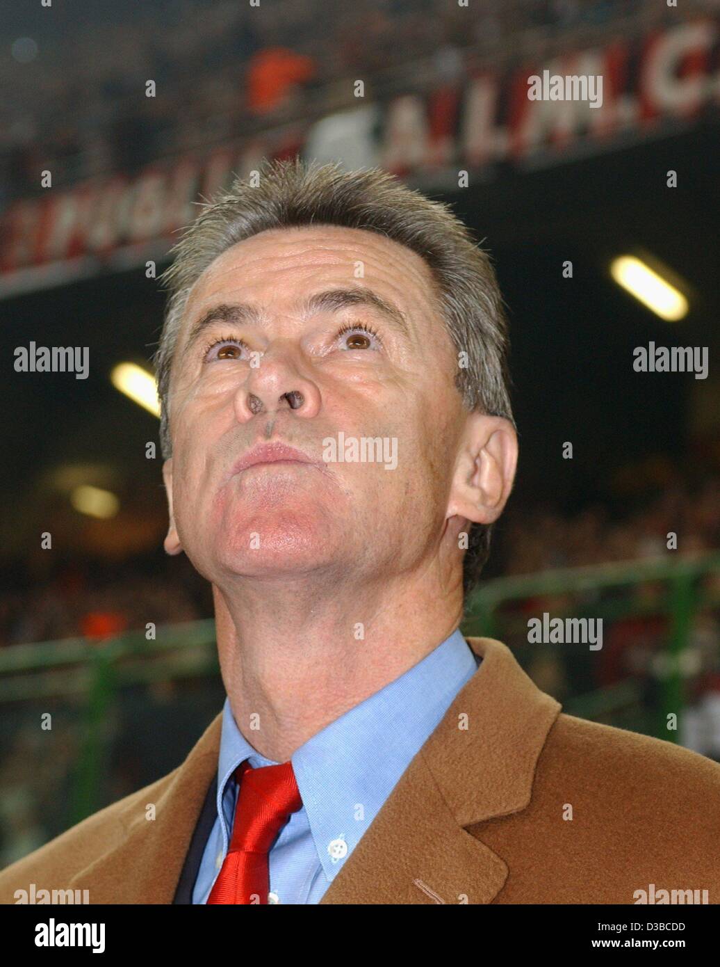 (dpa) - Bayern's soccer coach Ottmar Hitzfeld looks sceptically up to a read the score board during the UEFA Champions League match AC Milan against FC Bayern Munich in Milan, Italy, 23 October 2002. Milan won 2:1. Stock Photo
