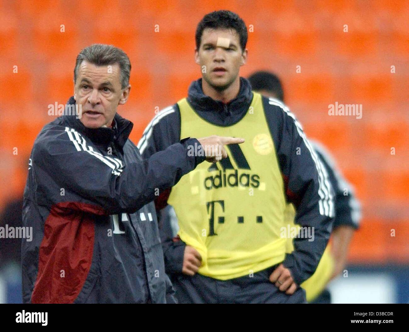 (dpa) - Bayern's soccer coach Ottmar Hitzfeld (L) directs his players during a training in Milan, Italy, 22 October 2002. On the right midfielder Michael Ballack. On 23 October the German club FC Bayern Muenchen faced AC Milan in a UEFA Champions League match. Milan won 2:1. Stock Photo