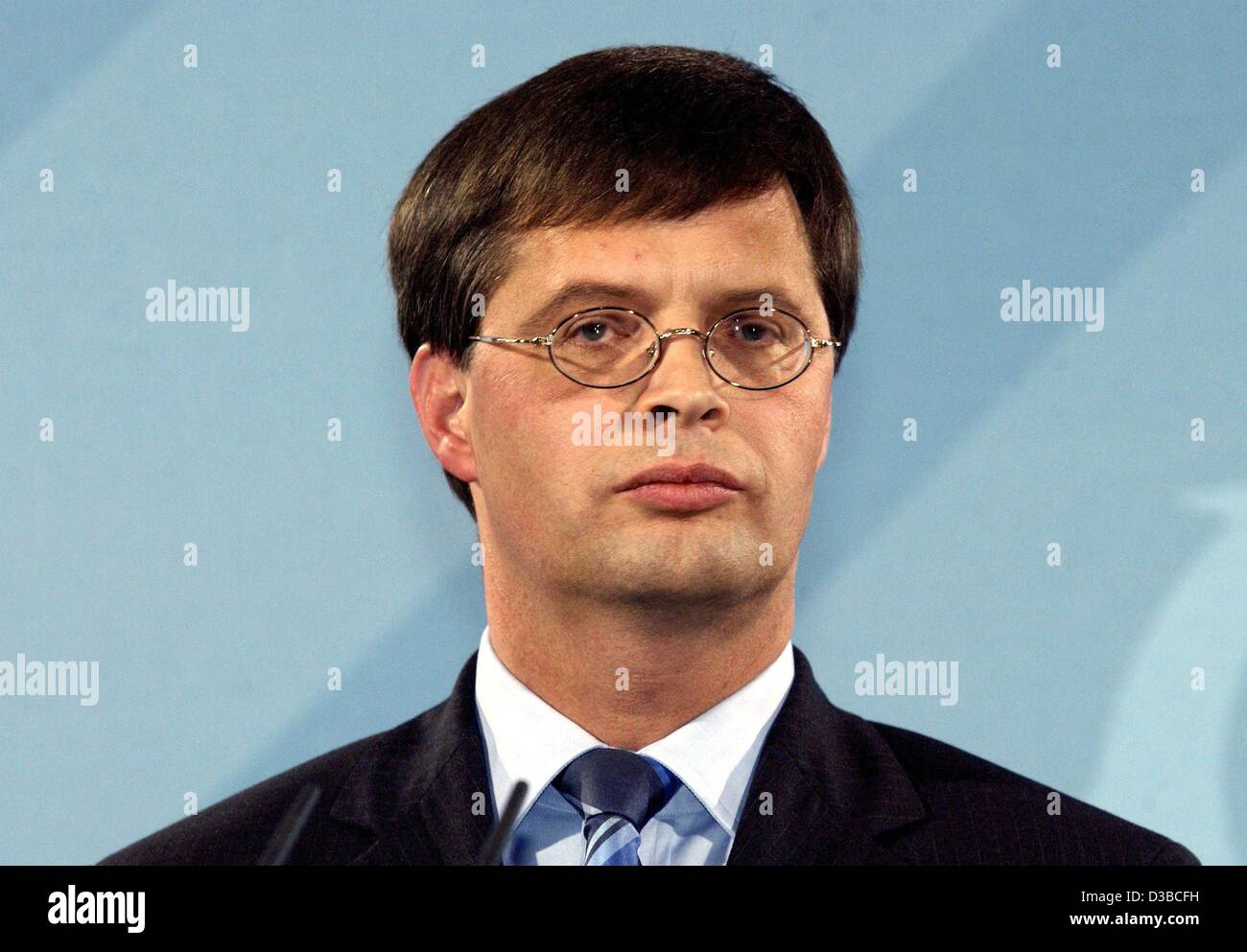 (dpa) Dutch Premier Minister Jan Peter Balkenende, pictured during a press conference in