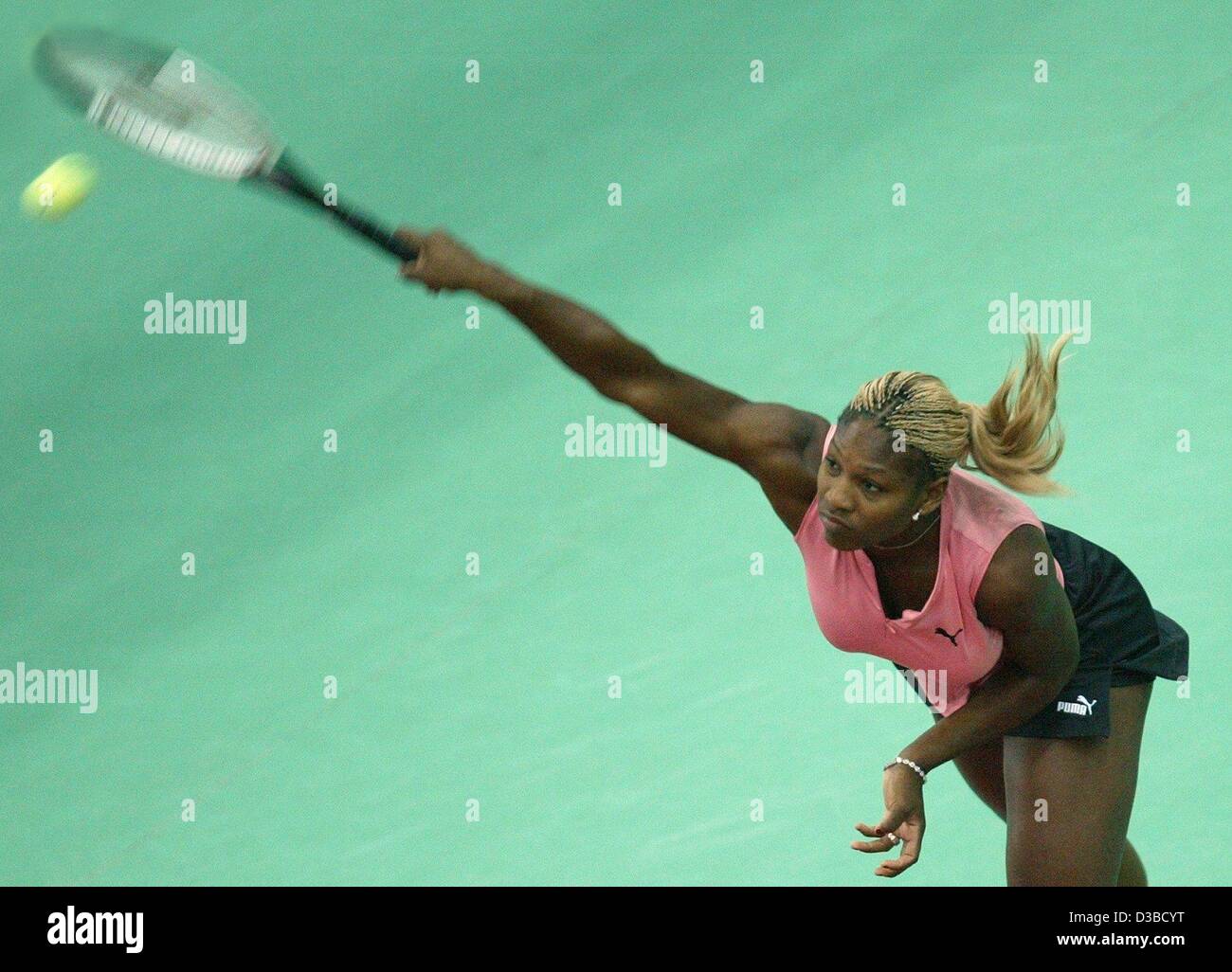 (dpa) - US Serena Williams serves during the quarter final match of the 13th International Sparkassen Cup WTA Tournament in Leipzig, Germany, 27 September 2002. She defeats Slovakia's Janette Husarova 6:3 and 6:3. Stock Photo