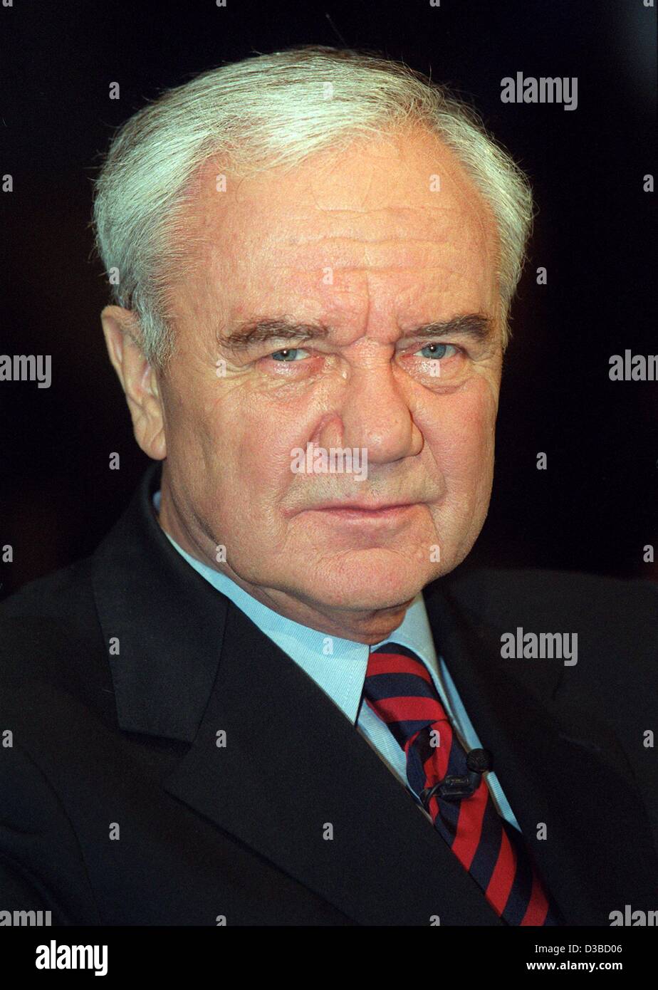 (dpa) - Manfred Stolpe, German Minister for Transport, Construction and Construction East Germany, pictured during a TV show in Leipzig, Germany, 10 January 2003. Stock Photo