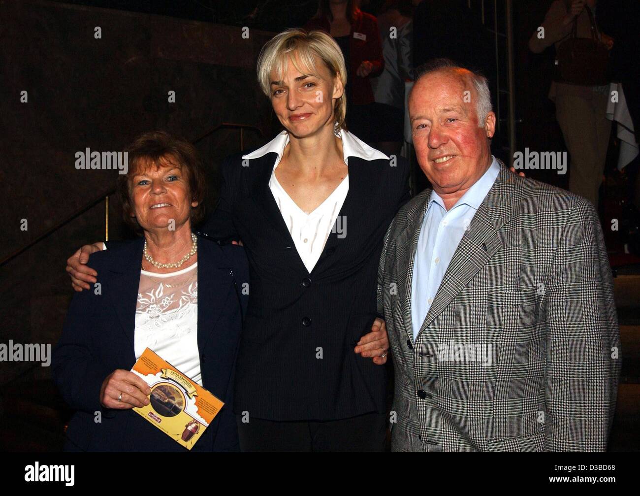 (dpa) - German athlete Heike Drechsler, world class long jumper, stands between her mother and father at the so-called 'Zuckerhut Party' (sugar loaf party) by the confectionery producer Lambertz in Cologne, Germany, 27 January 2003. Stock Photo