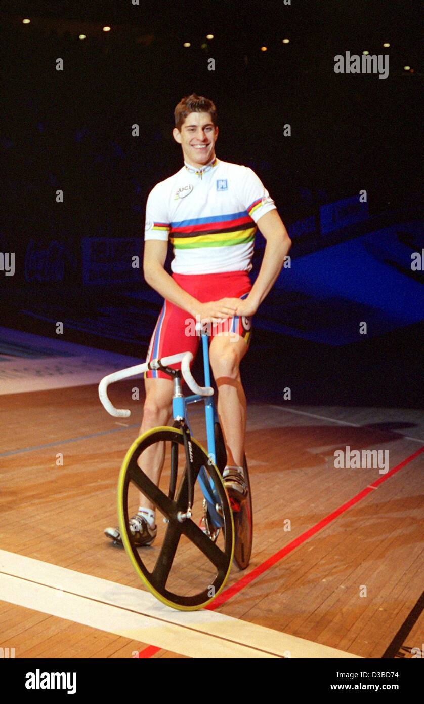 (dpa) - The swiss cyclist Franco Marvulli, world champion of 2003 in Scratch racing, poses for the camera at the 92nd Six Days of Berlin race in Berlin, 25 January 2003. Stock Photo